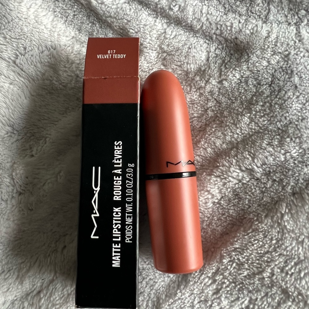 Mac cosmetics lipstick Velvet Teddy